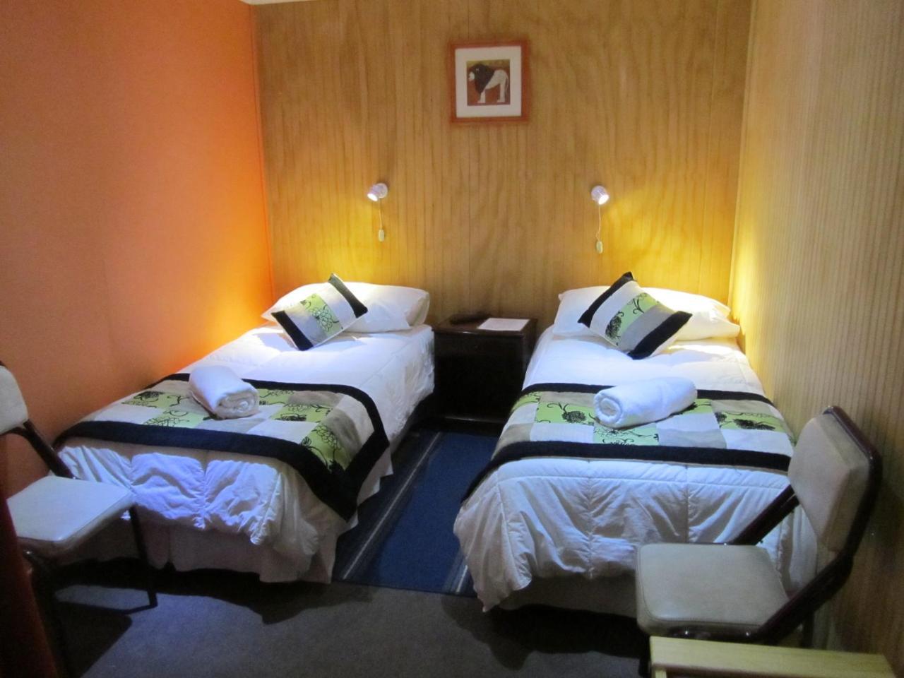 Patagonia Swiss House Hotel Пуерто Наталес Екстериор снимка